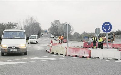 Inicio de las obras de la glorieta en la A-421