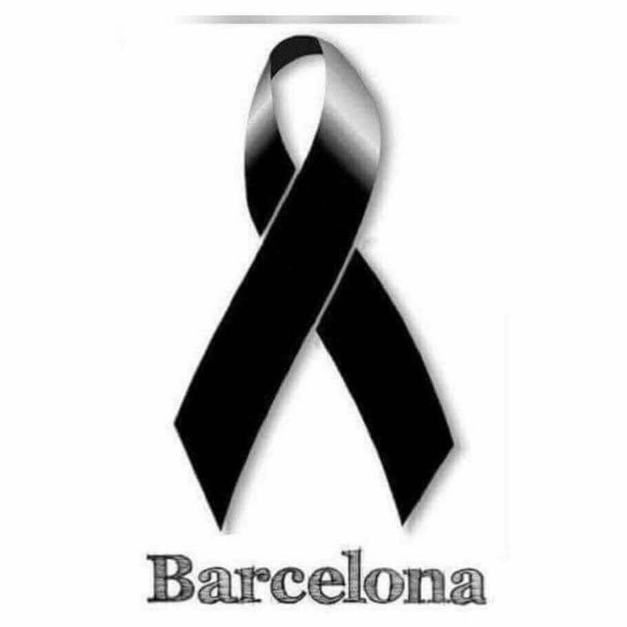 Cinco minutos de silencio en la Puerta del Ayuntamiento. Solidaridad con las víctimas del atentado terrorista del 17 de agosto en Barcelona. 1